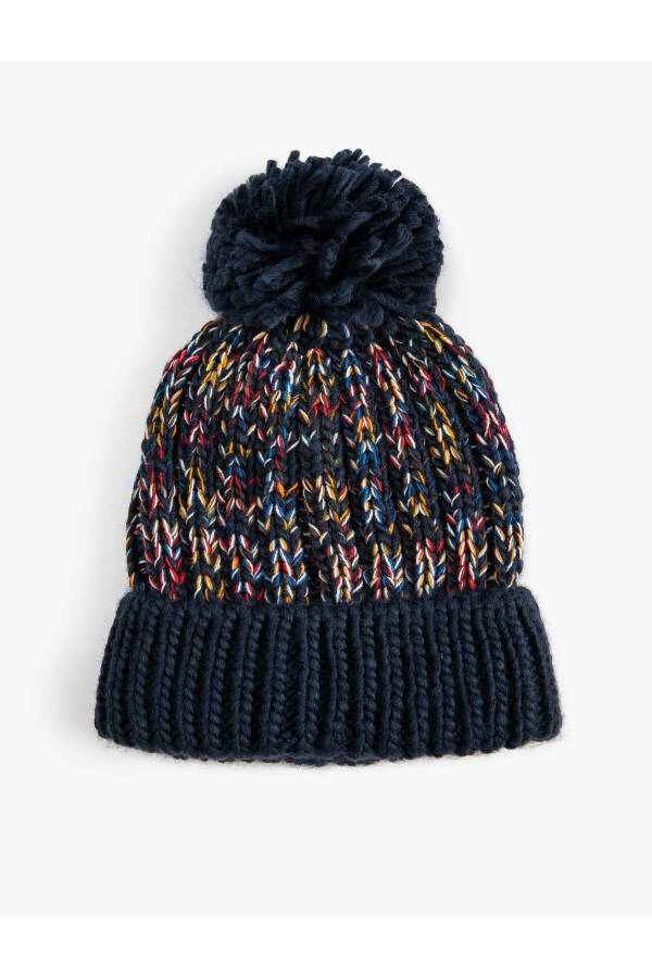 Knitted beanie with pompom detail - 4