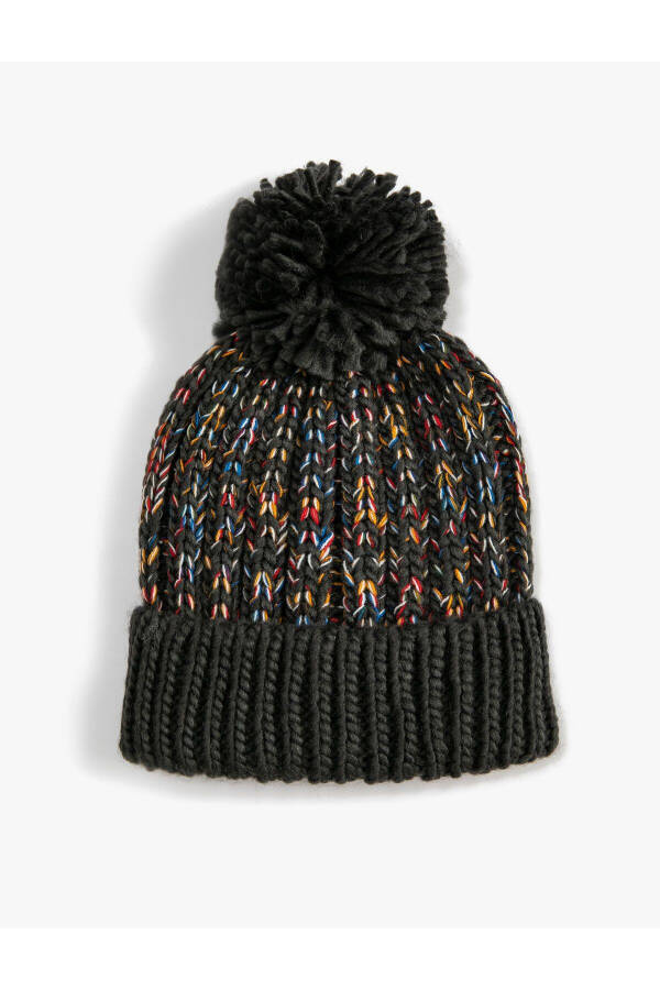 Knitted beanie with pompom detail - 4