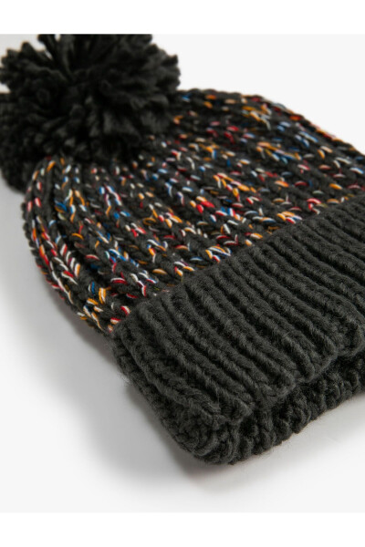 Knitted beanie with pompom detail - 6