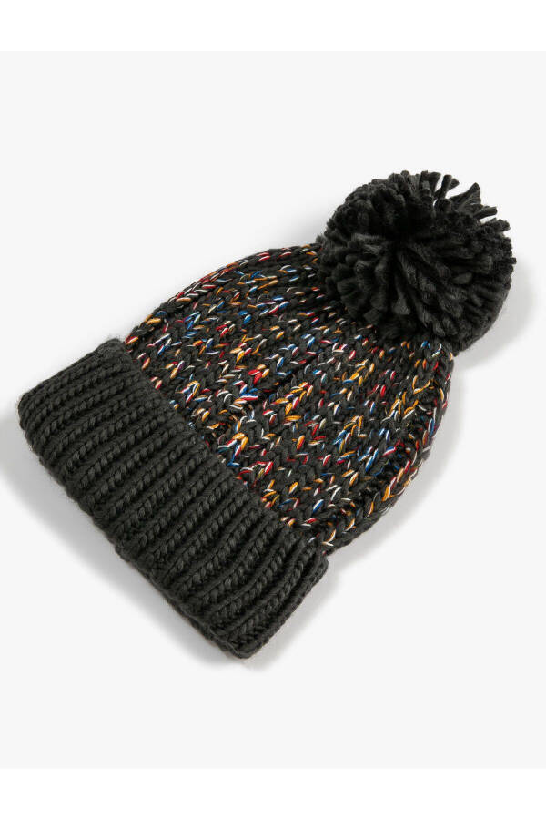 Knitted beanie with pompom detail - 2