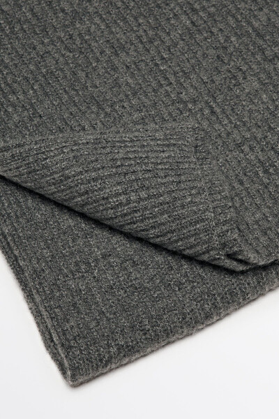 Knitted scarf made of 100% cashmere. - 3