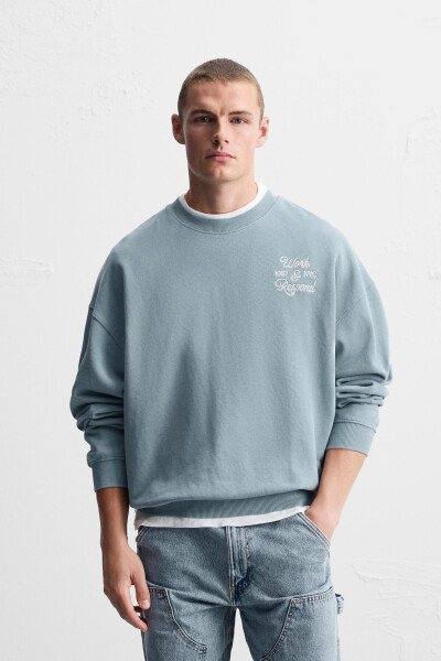 Kontrast baskılı mavi sweatshirt - 10