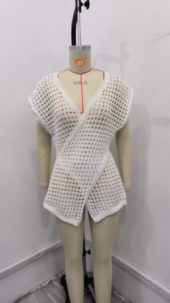 Lace knit pareo with a V-neck detail, designed for women. - 6