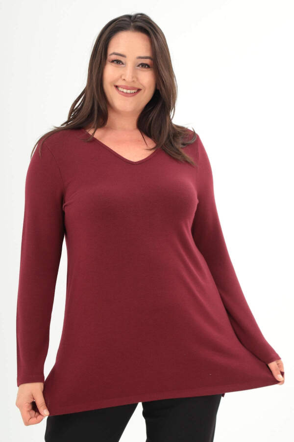 Large size burgundy basic blouse, V-neck and slit. - 1