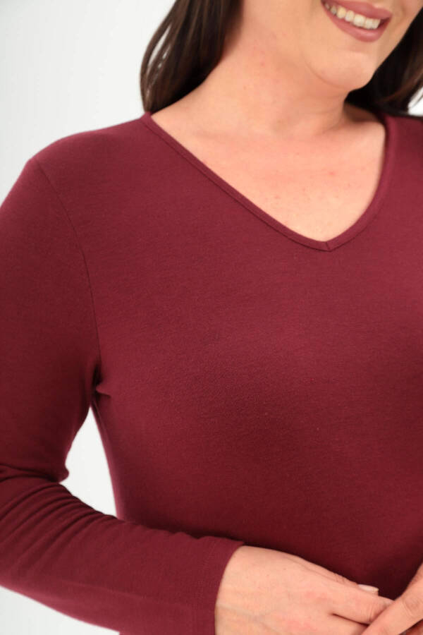 Large size burgundy basic blouse, V-neck and slit. - 4