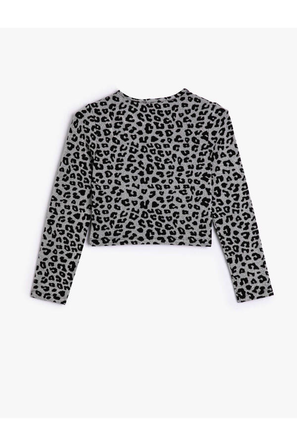 Leopard print, long sleeve, round neck, window detail crop top. - 2