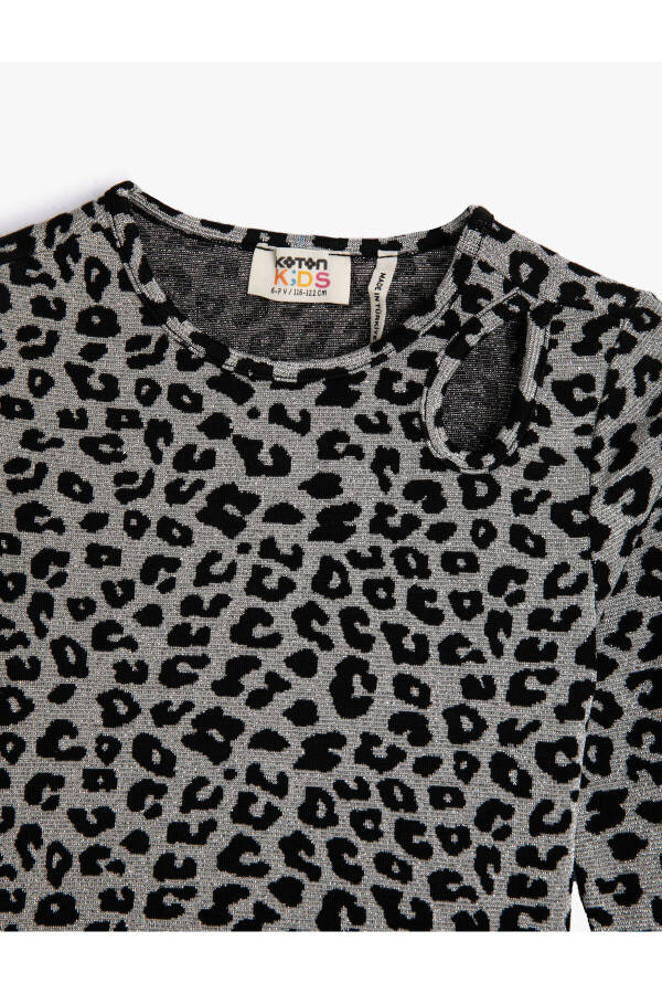 Leopard print, long sleeve, round neck, window detail crop top. - 3