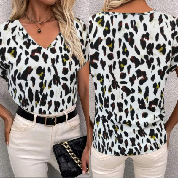 Leopard print, short sleeve, V-neck crepe blouse. - 3