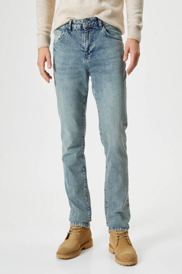 Light indigo men's jeans. - 3