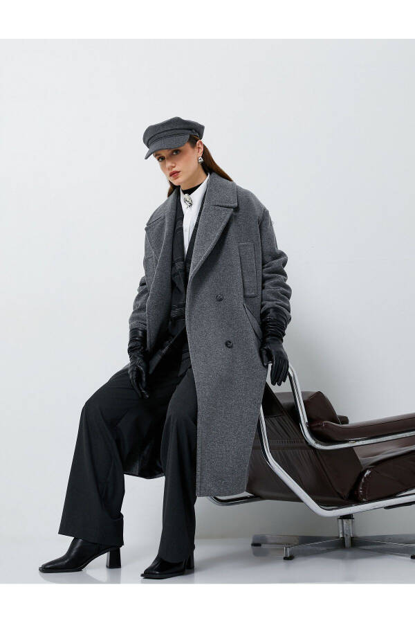 Long, buttoned, double-breasted, pocket cashmere coat. - 1