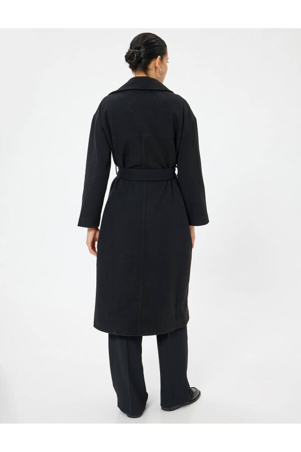 Long, double-breasted, belted cashmere coat. - 10