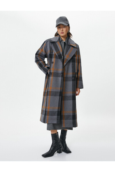 Long, double-breasted, buttoned, flap pocket cashmere coat. - 11