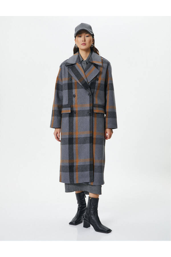 Long, double-breasted, buttoned, flap pocket cashmere coat. - 12