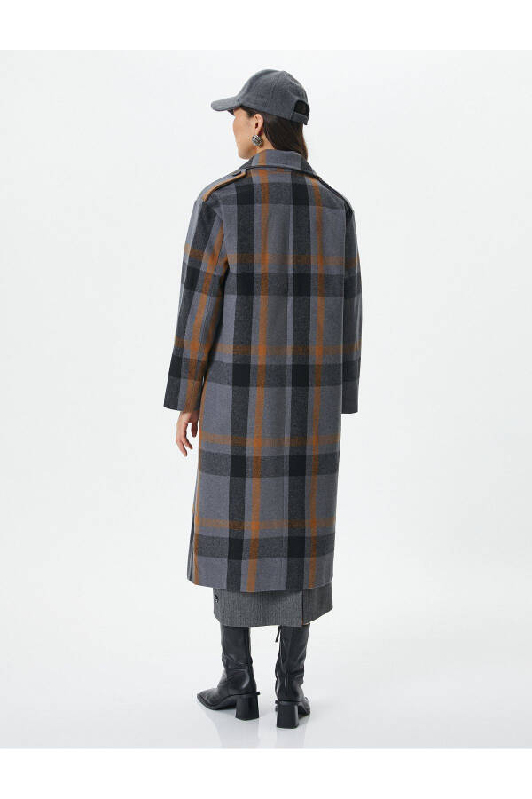 Long, double-breasted, buttoned, flap pocket cashmere coat. - 13