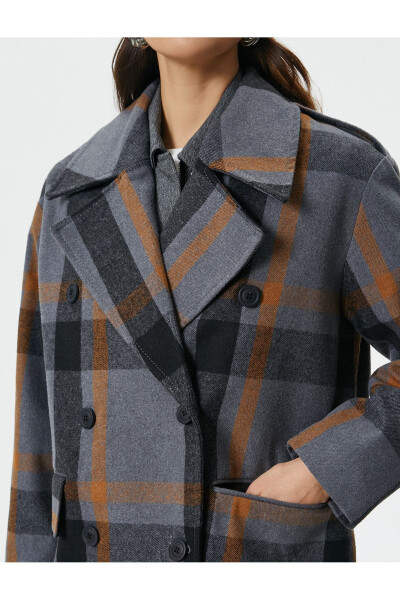 Long, double-breasted, buttoned, flap pocket cashmere coat. - 6