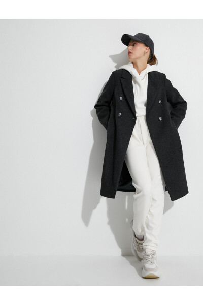 Long, double-breasted, buttoned pocket detailed, belted cashmere coat. - 9