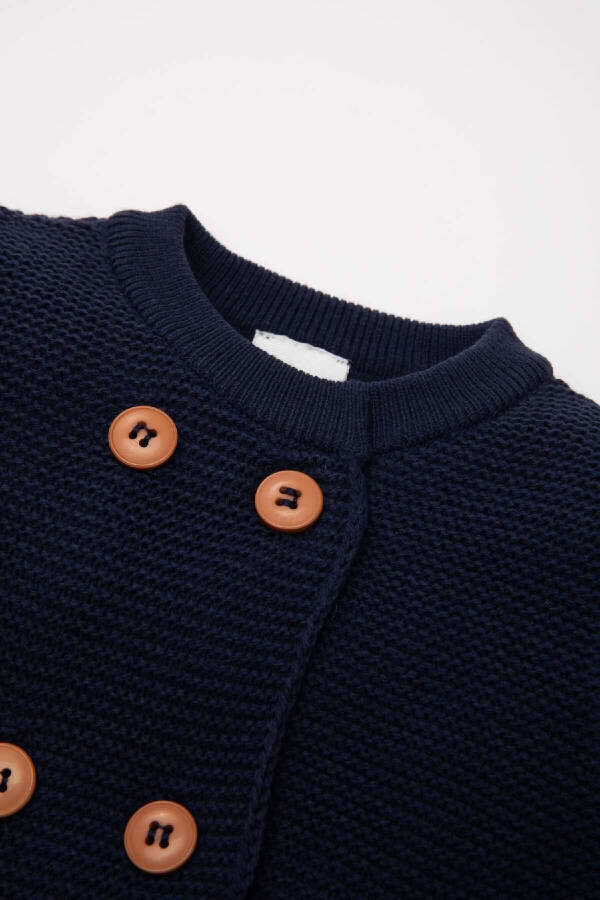 Long-sleeved, buttoned knit cardigan for babies. - 2