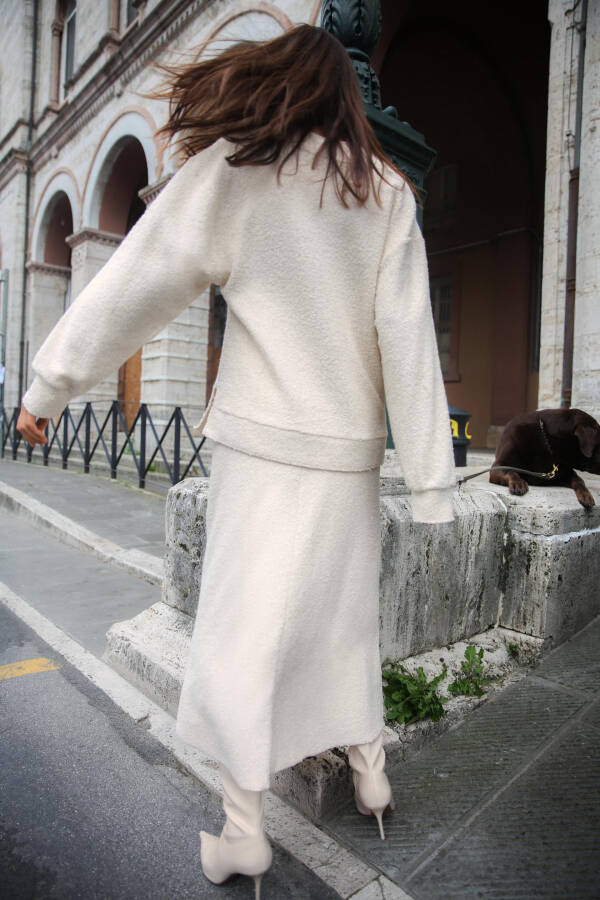 Long-Sleeved Cable Knit Sweater - Ecru - 3