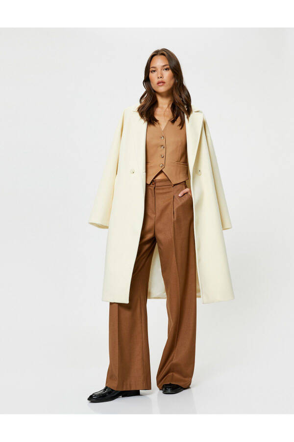 Long, soft-textured, buttoned double-breasted pocket oversized coat. - 1