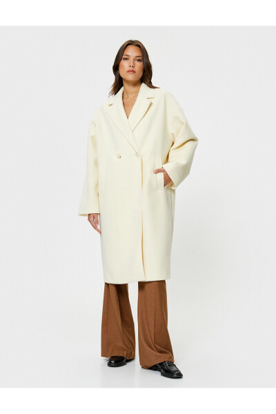 Long, soft-textured, buttoned double-breasted pocket oversized coat. - 3