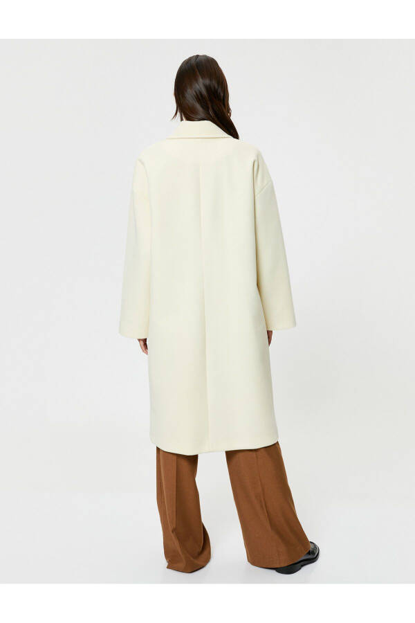 Long, soft-textured, buttoned double-breasted pocket oversized coat. - 4