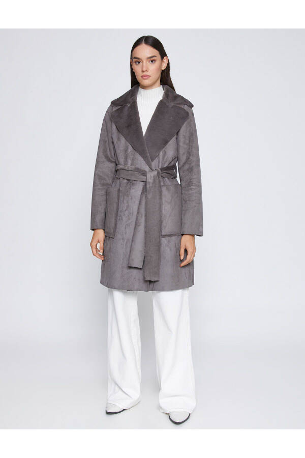 Long, suede-look coat with a belt and wide collar. - 3