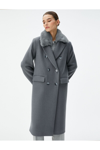 Long wool coat with detachable faux fur, double breasted. - 2