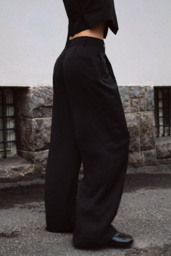 Loose Fit Pants - Black - 6