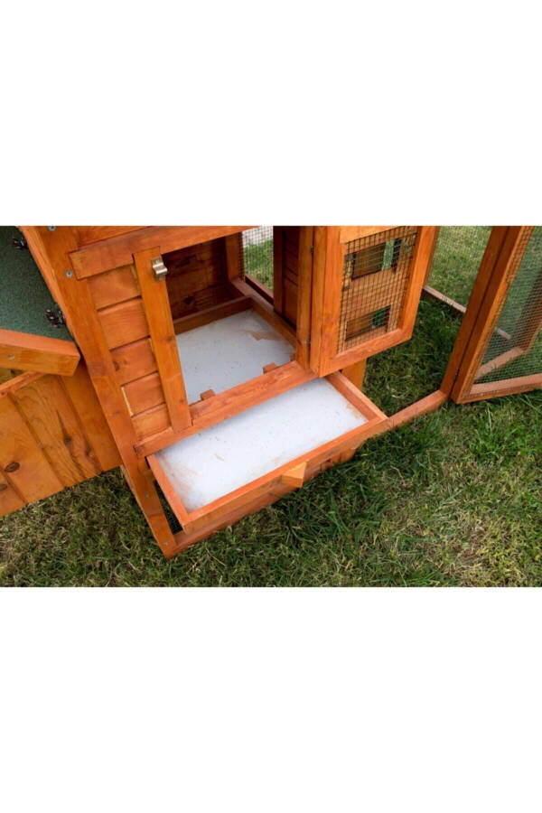 Luxury Wooden Chicken Coop - 12