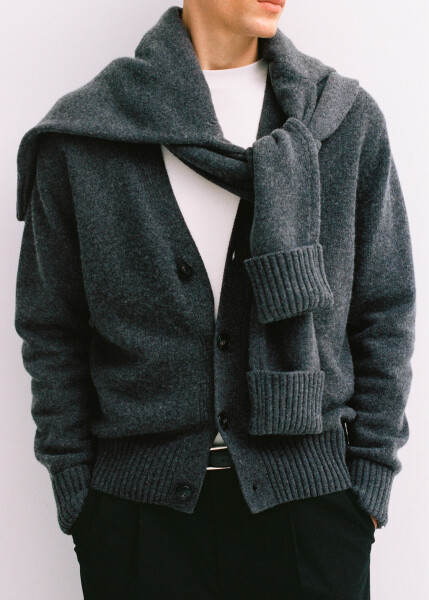 Medium weight knit wool cardigan - Charcoal Black. - 18