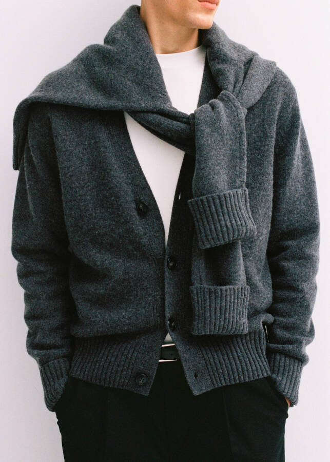 Medium weight knit wool cardigan - Charcoal Black. - 9