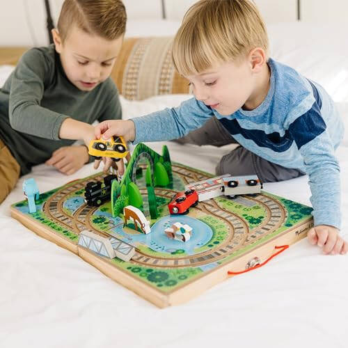 Melissa & Doug 17 Parçalı Ahşap Taşınabilir Masaüstü Demiryolu, 3 Tren, Kamyon, Oyun Parçaları, Köprü - FSC Sertifikalı - 26