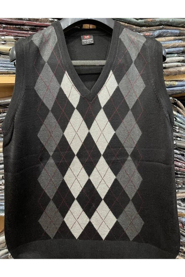 Men's Black and White Checkered V-Neck Thin Knit Sweater - 1