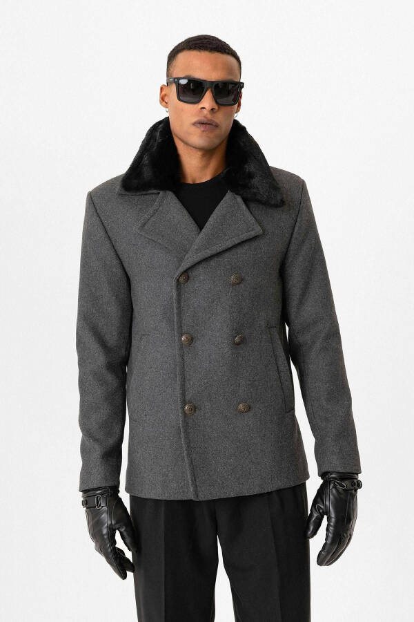 Men's coat with anthracite fur collar and double-breasted closure. - 1