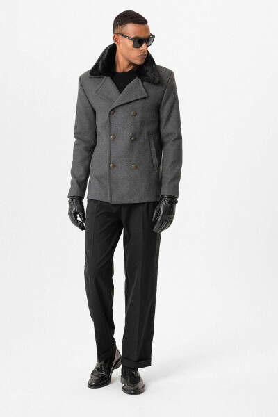 Men's coat with anthracite fur collar and double-breasted closure. - 6