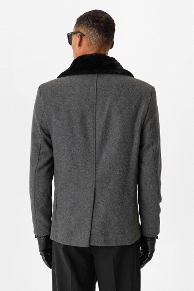 Men's coat with anthracite fur collar and double-breasted closure. - 8