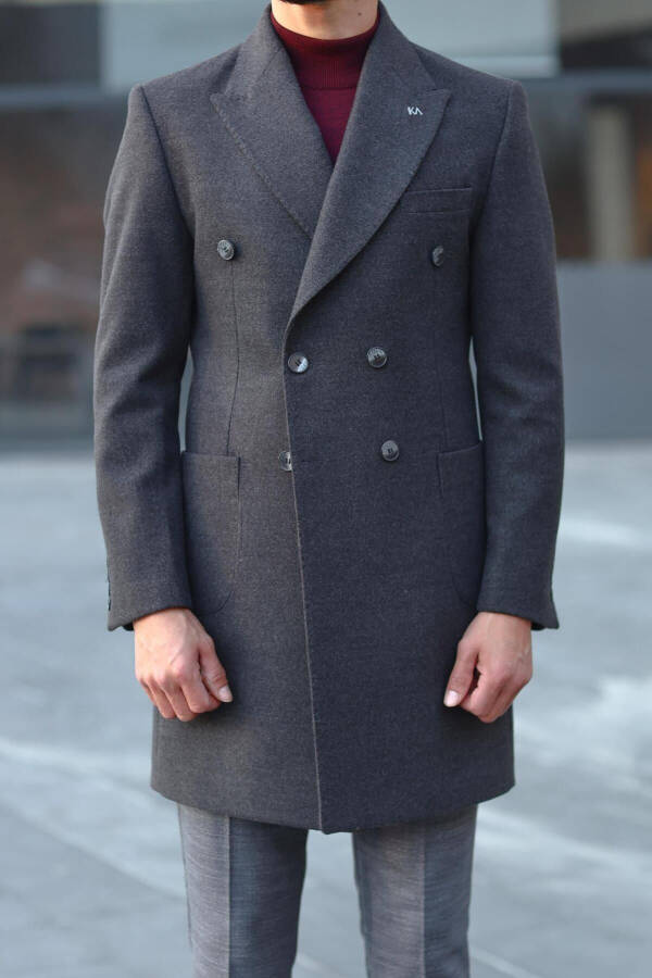 Men's double-breasted coat with wide lapels, modern cut. - 2