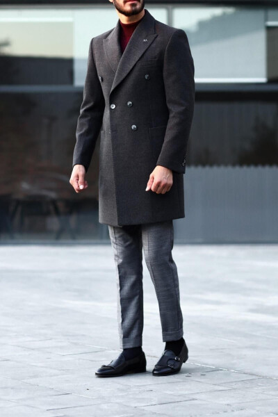 Men's double-breasted coat with wide lapels, modern cut. - 3