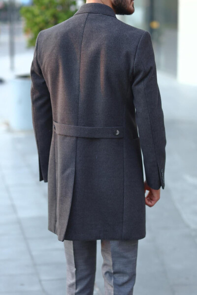 Men's double-breasted coat with wide lapels, modern cut. - 4