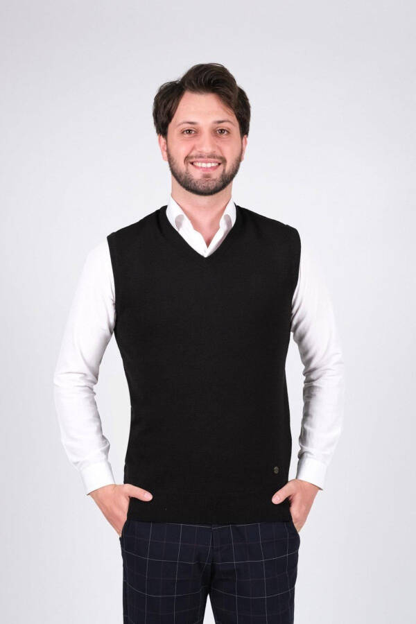 Men's Knit Sweater V-Neck Black Color Elastic Waist Winter Woven Regular Fit - 1