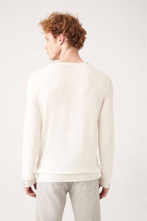 Men's White Crew Neck Knit Sweater - 10