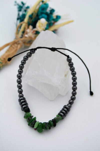 Metal-free, anti-allergic, real emerald and hematite stone healing bracelet. - 2