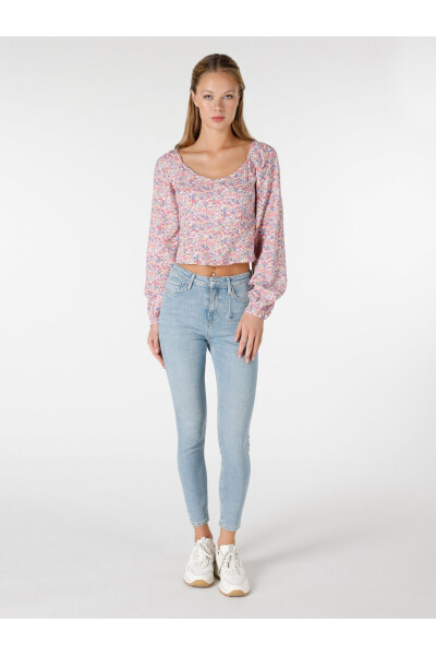 Multicolored printed, long-sleeved, slim fit V-neck crop top for women. - 3