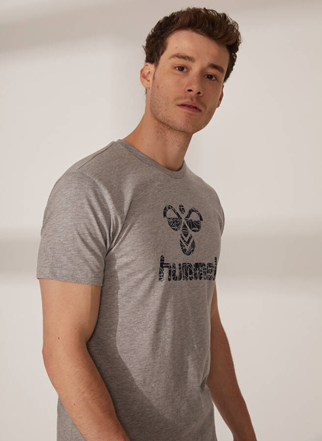 Мужская футболка Hummel серого цвета с круглым вырезом 910946-2848 AKIRA T-SHIRT S/S TEE - 5