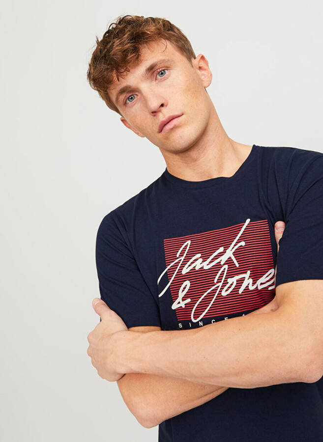 Мужская футболка Jack & Jones с круглым вырезом темно-синего цвета JJZURI TEE SS CREW NECK LN - 2