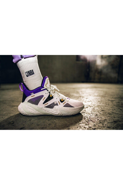 NBA Los Angeles Lakers Adult Basketball Shoe - White - 900 Mid-3 - 24