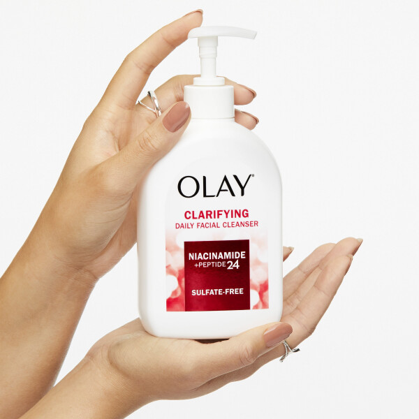 Olay Clarifying Face Wash, очищающее средство для лица с ниацинамидом, борется с сухостью всех типов кожи, 16 жидких унций - 10