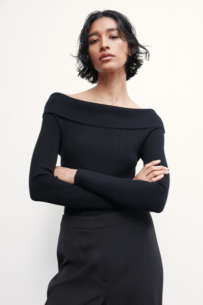 Open shoulder, elastic top - 1