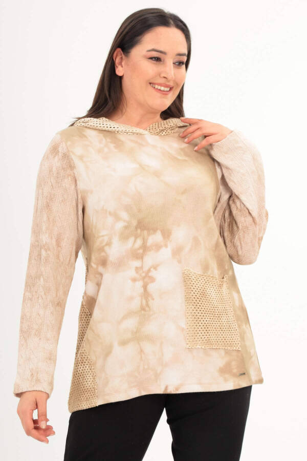 Oversized batik print hooded beige blouse. - 3