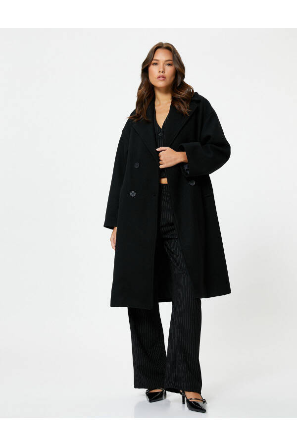 Oversized, double-breasted long coat. - 1